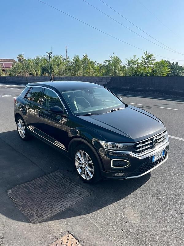 Usata VW T-Roc 116 CV (85 kW) 2019 Nero SUV