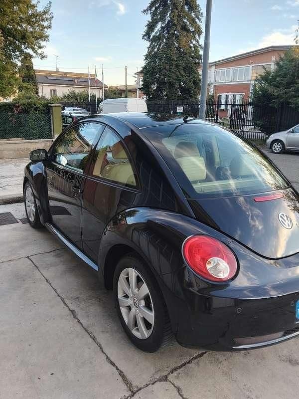 Usata VW New Beetle 105 CV (77 kW) 2007 Utilitaria