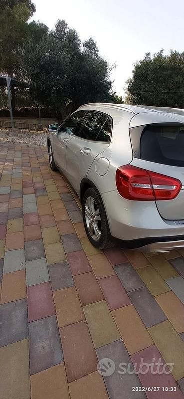 Usata Mercedes GLA200 136 CV (100 kW) 2016 Grigio SUV
