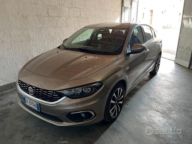 Usata Fiat Tipo Lounge 120 CV (88 kW) 2016 Grigio Berlina