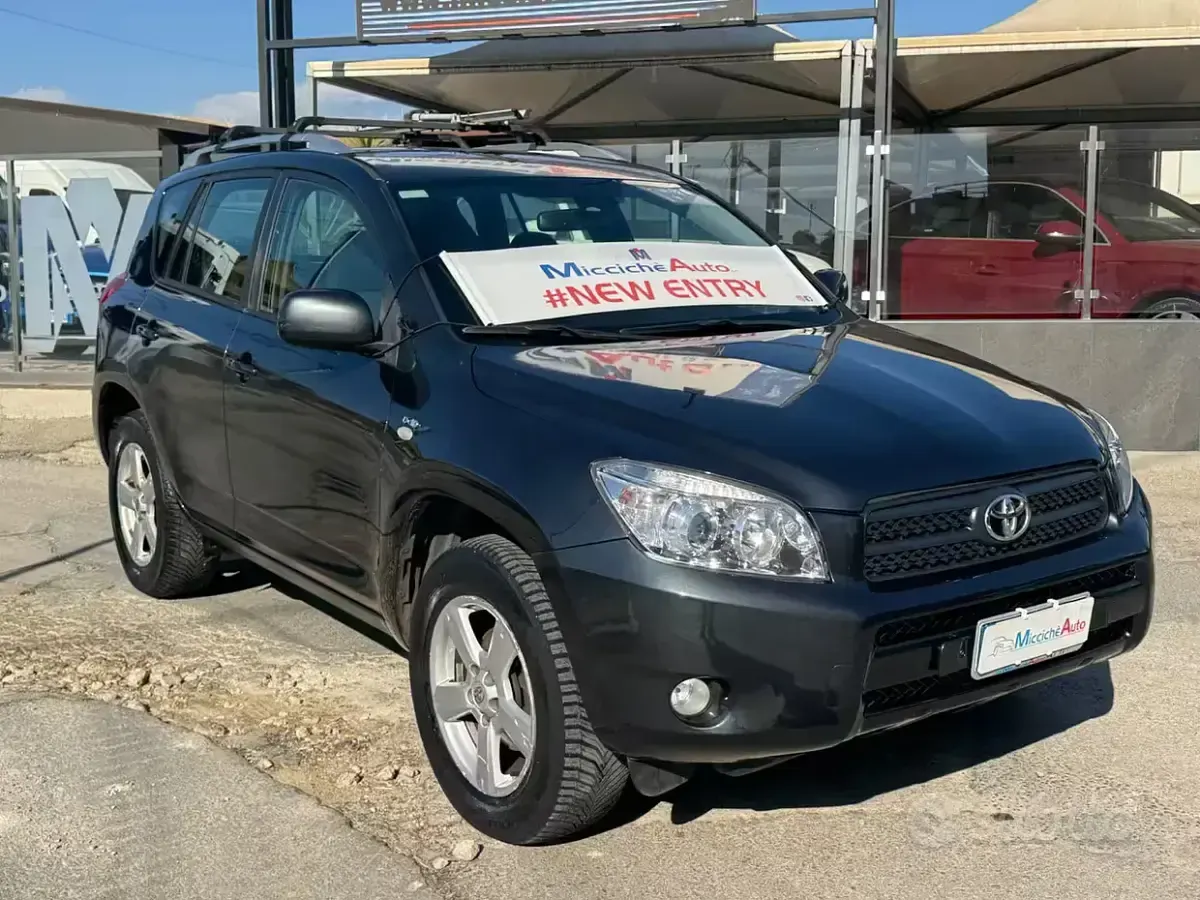 Usata Toyota RAV4 Sol 136 CV (100 kW) 2007 Grigio SUV