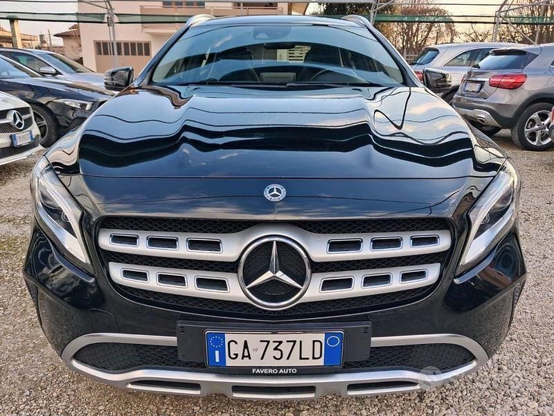 Usata Mercedes GLA180 122 CV (89 kW) 2020 Nero SUV