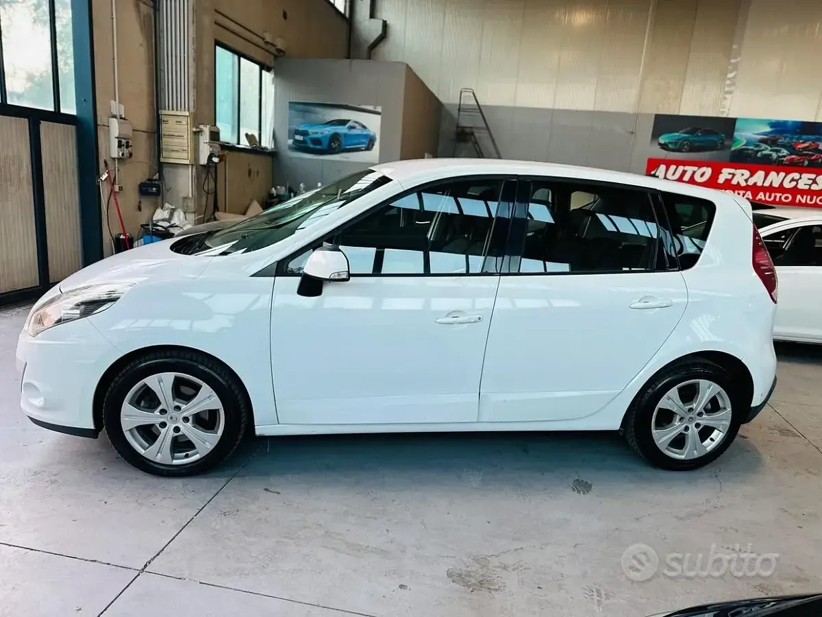 Usata Renault Scénic III Dynamique 110 CV (80 kW) 2010 Bianco Berlina