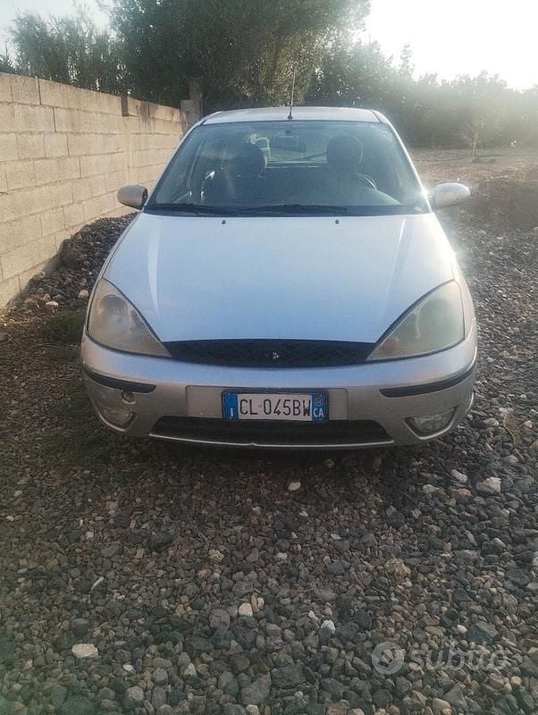Usata Ford Focus 100 CV (73 kW) 2004 Grigio Berlina