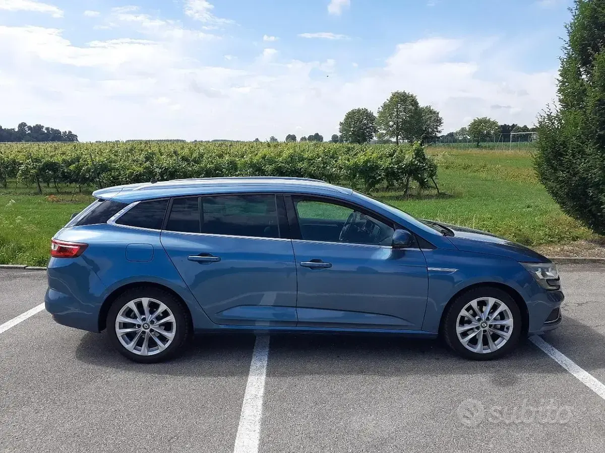 Usata Renault Mégane GrandTour Intens 110 CV (80 kW) 2017 Blu Station wagon