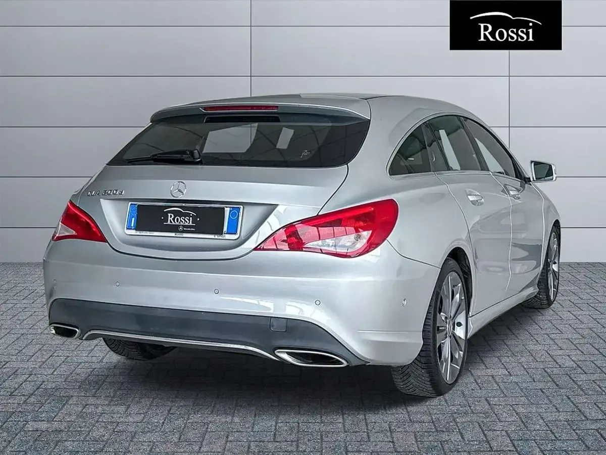 Usata Mercedes CLA200 Shooting Brake 136 CV (100 kW) 2017 Grigio chiaro metallizzato Station wagon