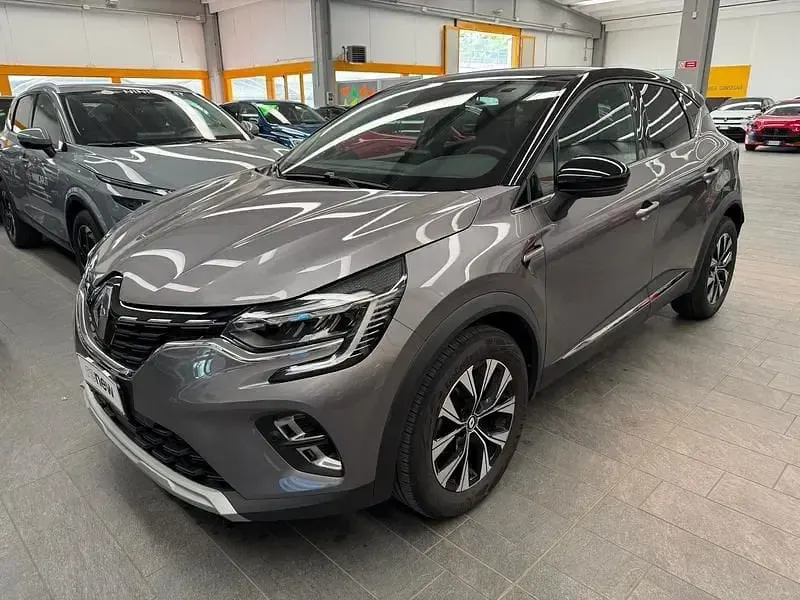 Usata Renault Captur Techno 101 CV (74 kW) 2024 Grigio scuro SUV