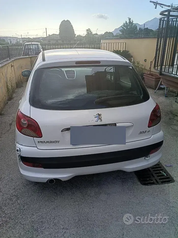 Usata Peugeot 206 68 CV (50 kW) 2011 Bianco Berlina