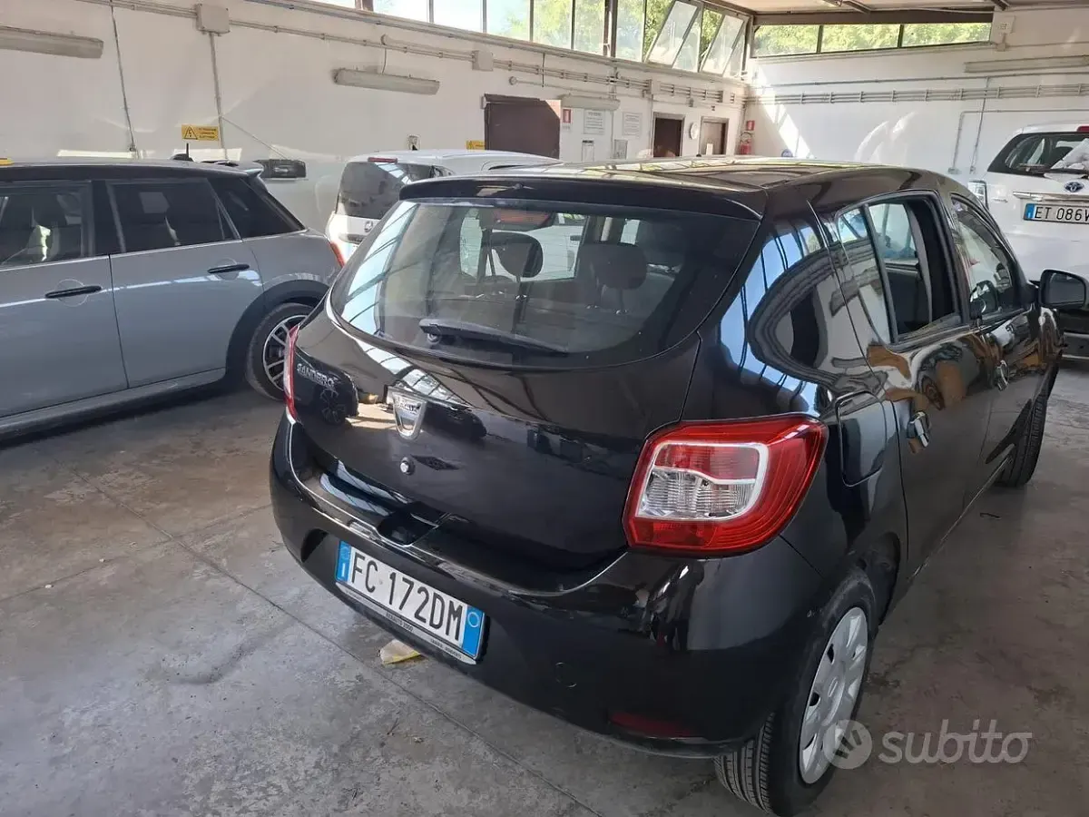 Usata Dacia Sandero Lauréate 90 CV (66 kW) 2016 Nero Berlina
