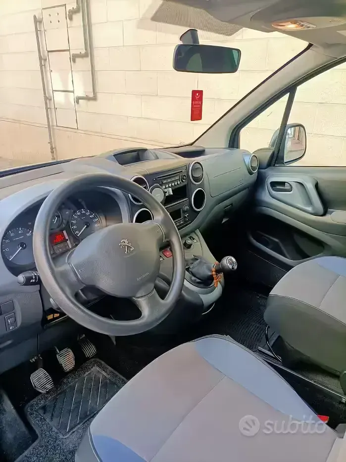 Usata Peugeot Partner 115 CV (84 kW) 2014 Grigio Monovolume