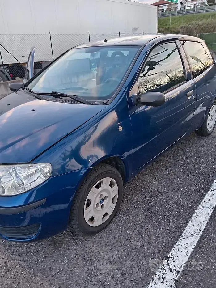 Occasion Fiat Punto 60 ch (44 kW) 2004 Bleue Citadine