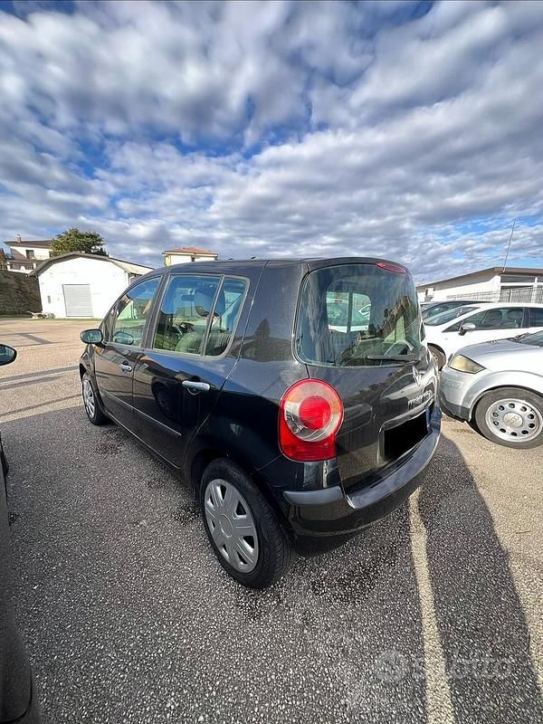 Usata Renault Modus Luxe 82 CV (60 kW) 2004 Nero Monovolume