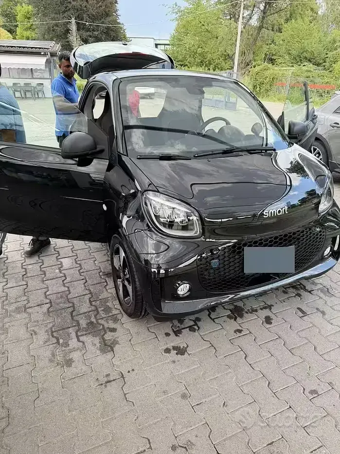 Usata Smart ForTwo Electric Drive 41 kW (56 CV) 2023 Nero Berlina