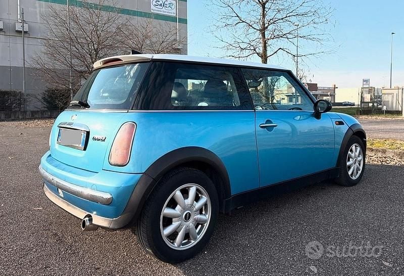 Begagnad Mini Cooper 116 HK (85 kW) 2004 Blå Halvkombi