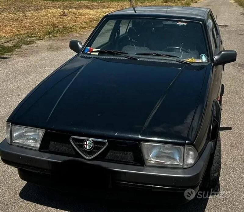 Usata Alfa Romeo 75 148 CV (108 kW) 1990 Nero Berlina