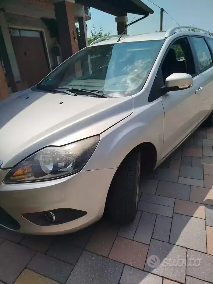 Usata Ford Focus Titanium 100 CV (73 kW) 2011 Grigio Station wagon