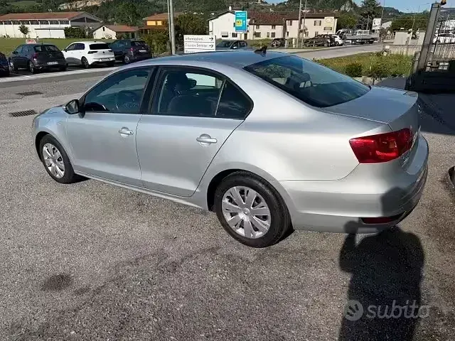 Usata VW Jetta 105 CV (77 kW) 2011 Grigio Berlina