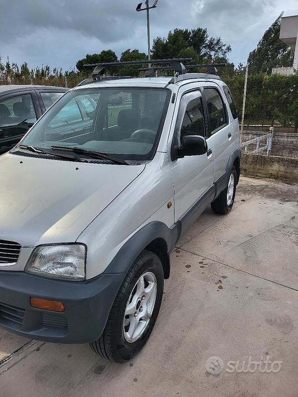 Usata Daihatsu Terios 83 CV (61 kW) 1999 Grigio SUV