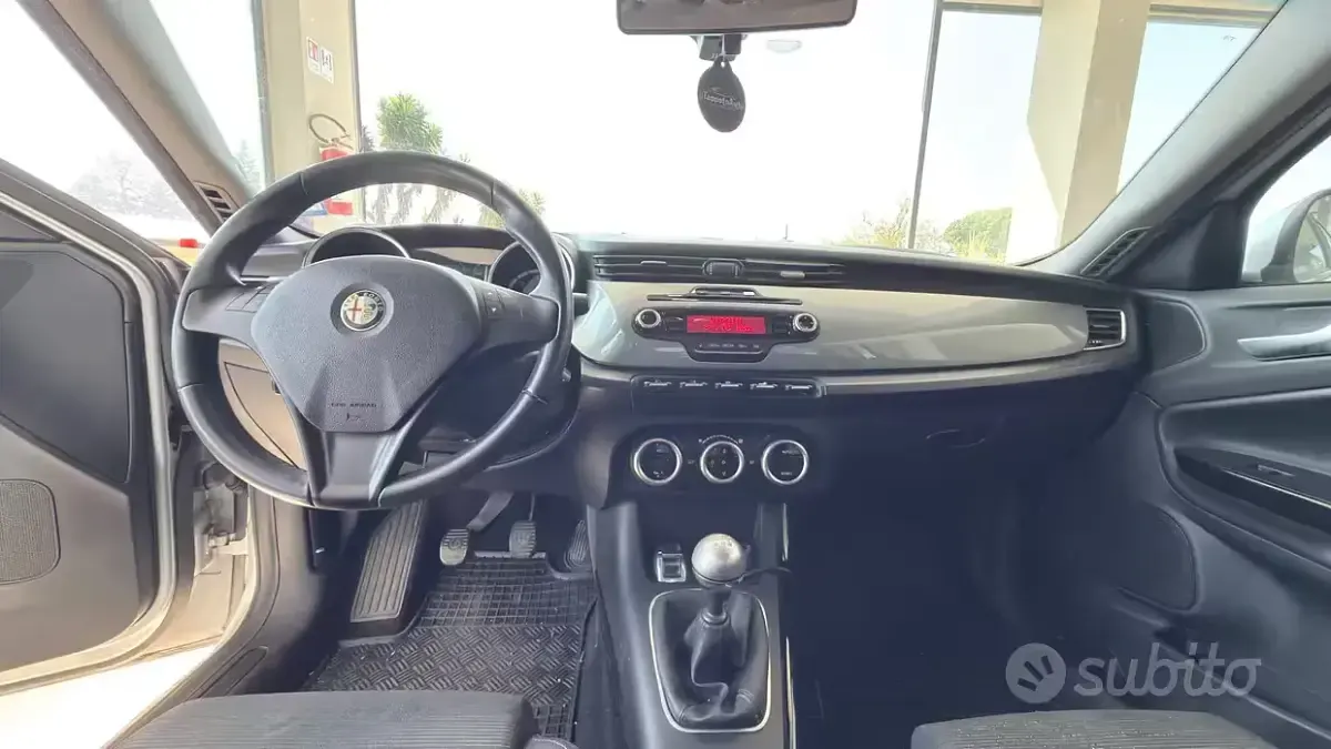 Usata Alfa Romeo Giulietta 105 CV (77 kW) 2013 Grigio Utilitaria