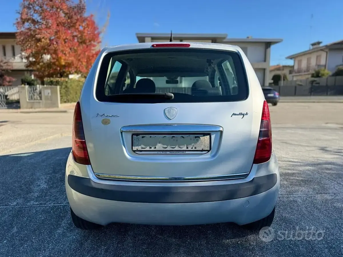 Usata Lancia Musa 101 CV (74 kW) 2007 Grigio Monovolume