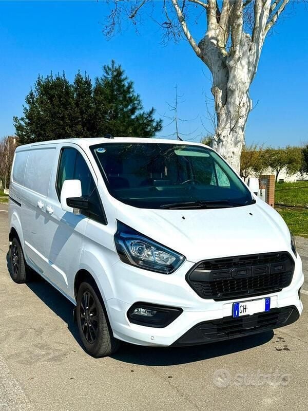 Usata 2023 Ford Transit Custom Titanium | 26.500 € (Molto cara) - Immagine 1/4