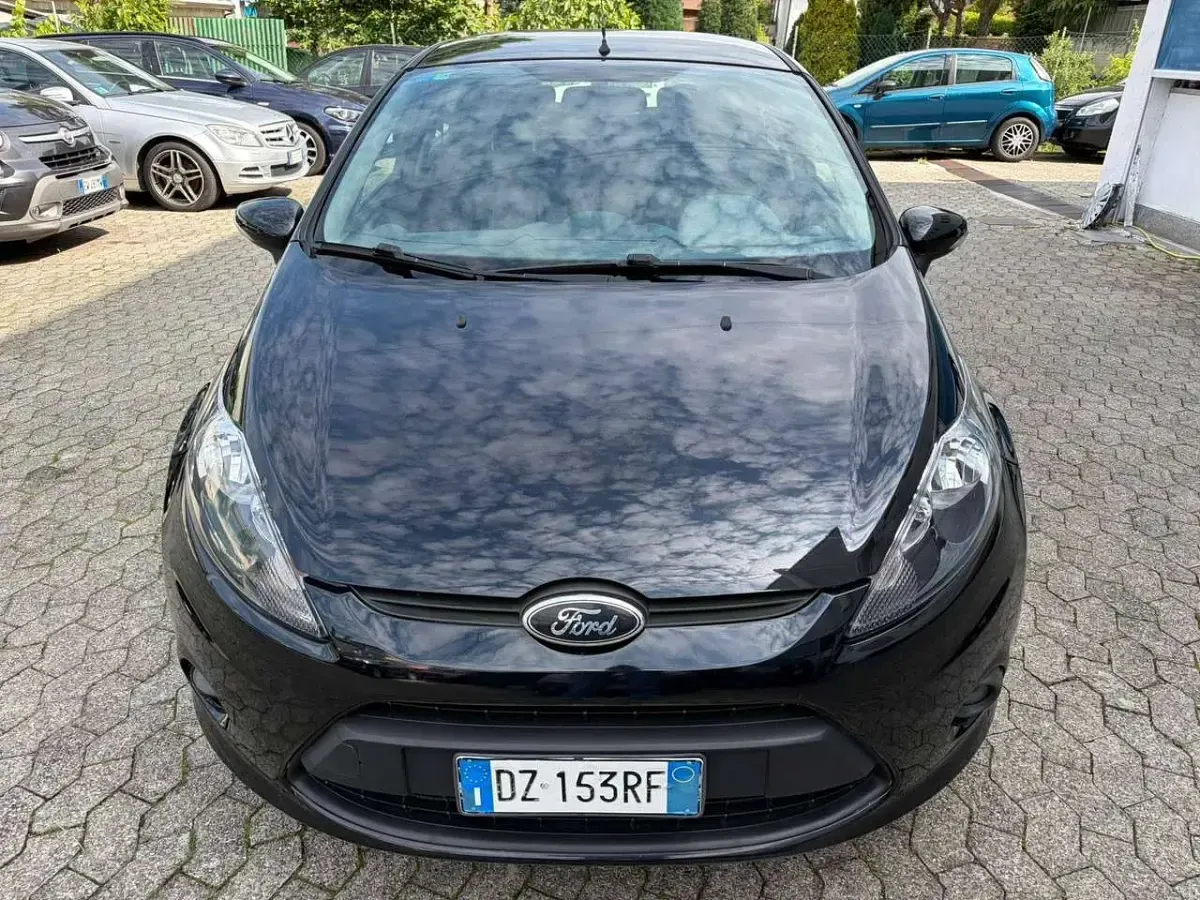 Usado Ford Fiesta Business Edition 82 HP (60 kW) 2010 Preto Sedan
