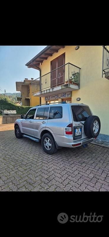 Usata Mitsubishi Pajero 160 CV (117 kW) 2002 Grigio SUV