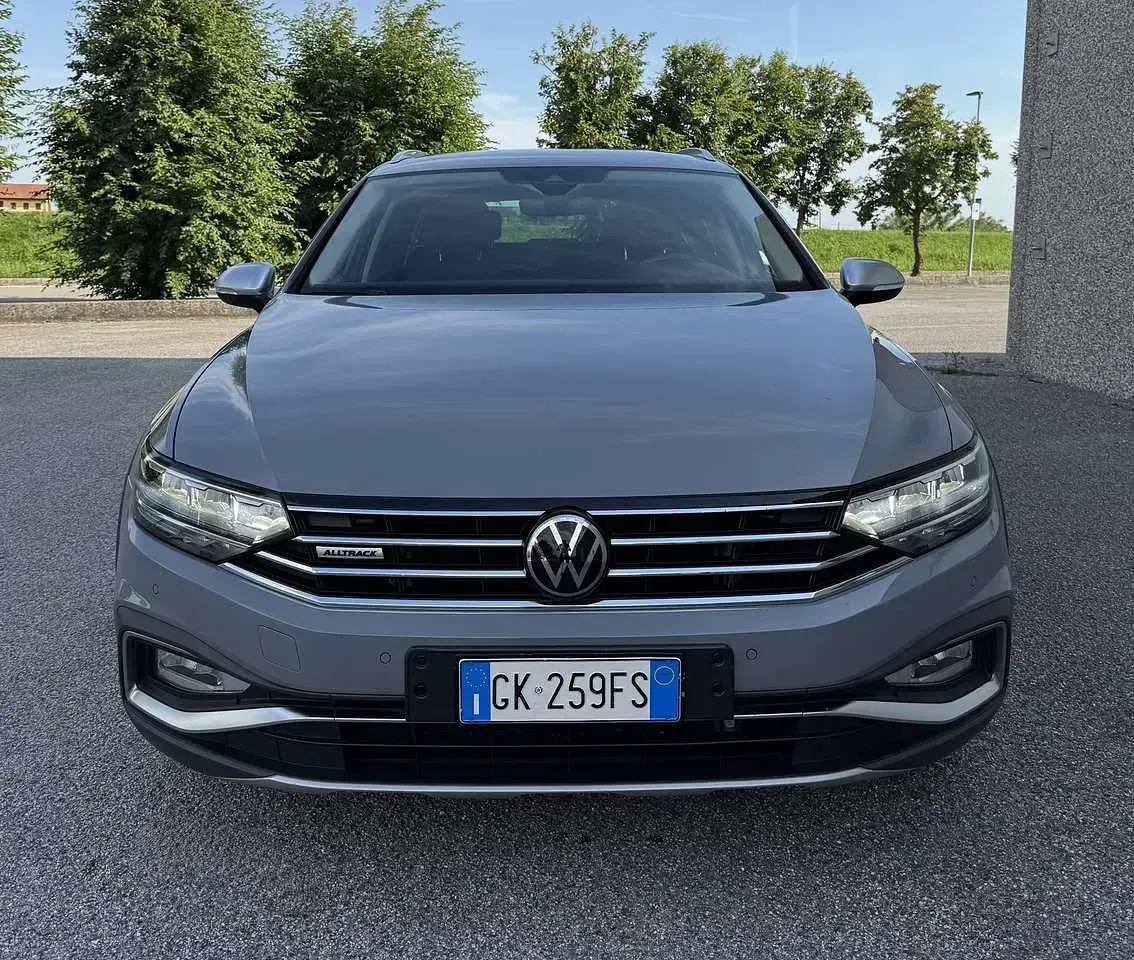 Usata VW Passat Alltrack 200 CV (147 kW) 2022 Grigio Station wagon