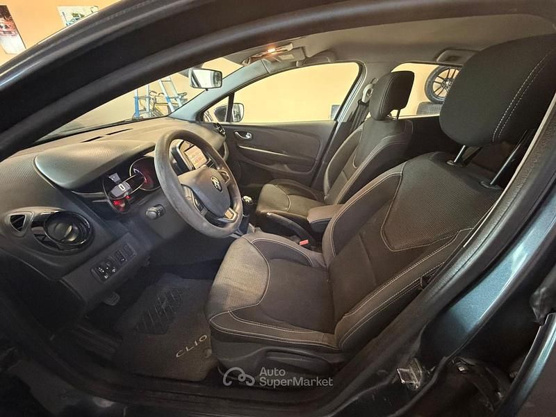 Usata Renault Clio IV 73 CV (53 kW) 2017 Gray Berlina