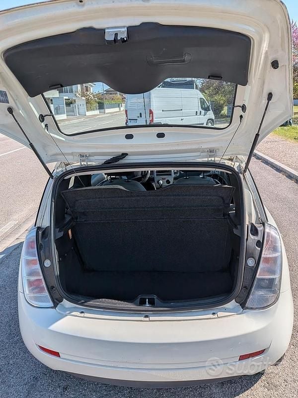 Usata Lancia Ypsilon 69 CV (50 kW) 2010 Bianco Utilitaria