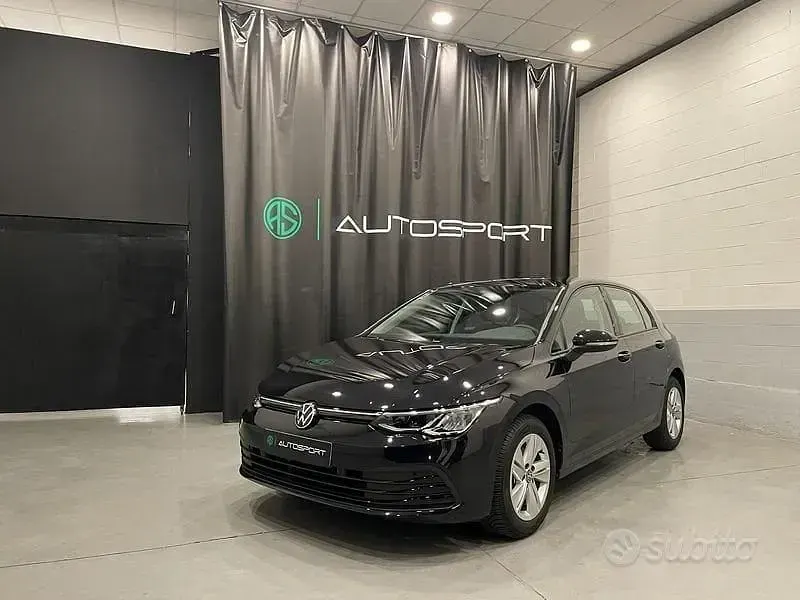 Usata VW Golf VIII Life 131 CV (96 kW) 2023 Nero Berlina