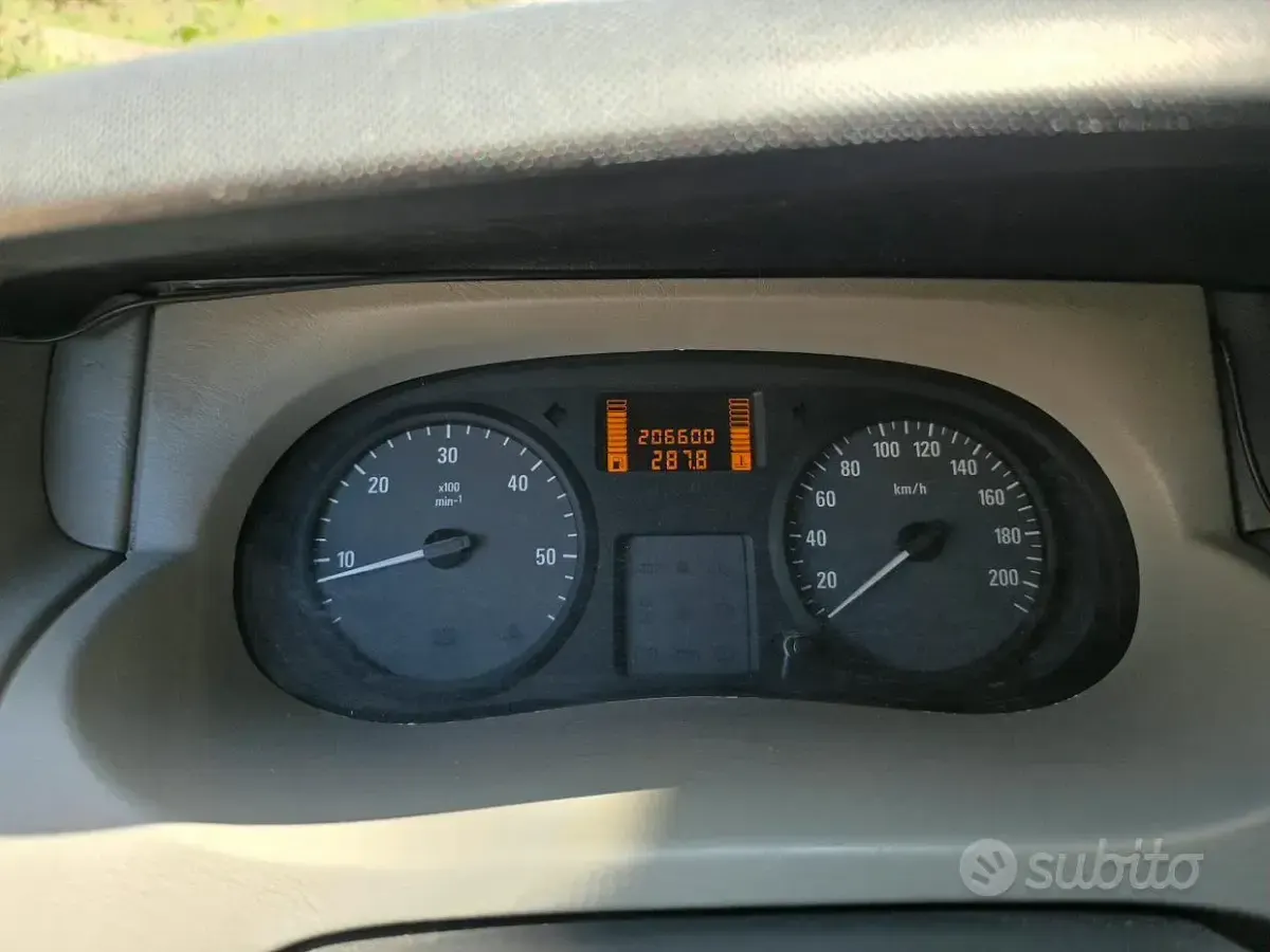 Usata Opel Vivaro 2009 Grigio Monovolume