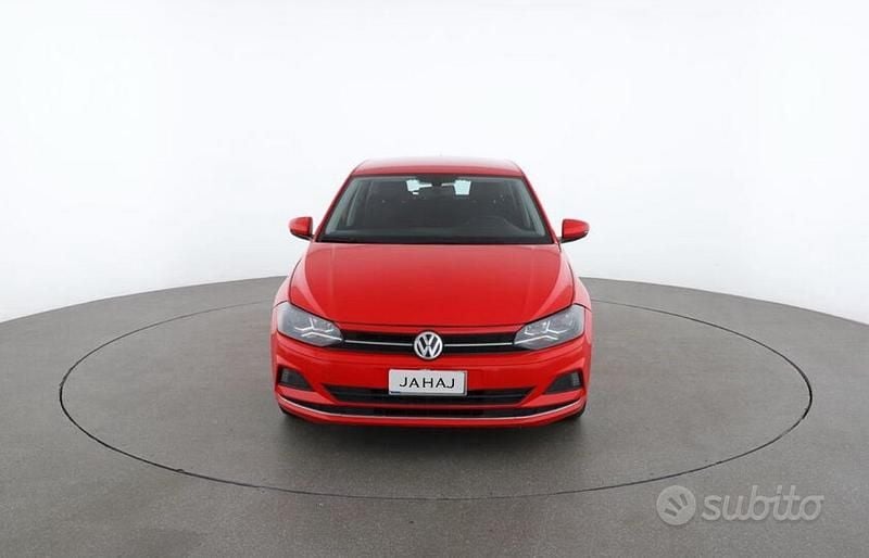 Usado VW Polo 60 CV (44 kW) 2019 Rojo Utilitario