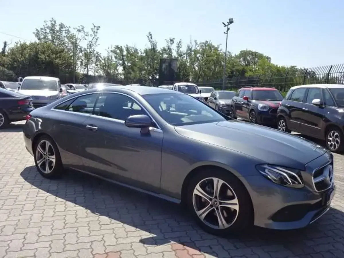 Usata Mercedes E220 Premium 194 CV (142 kW) 2017 Grigio Coupé