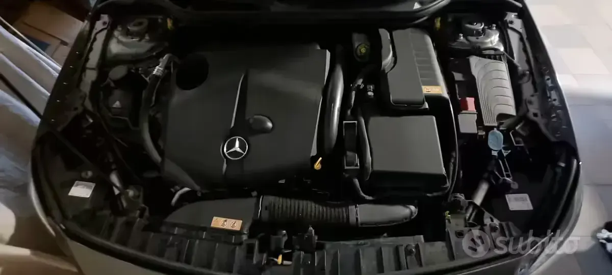Usata Mercedes GLA200 122 CV (89 kW) 2016 Grigio SUV