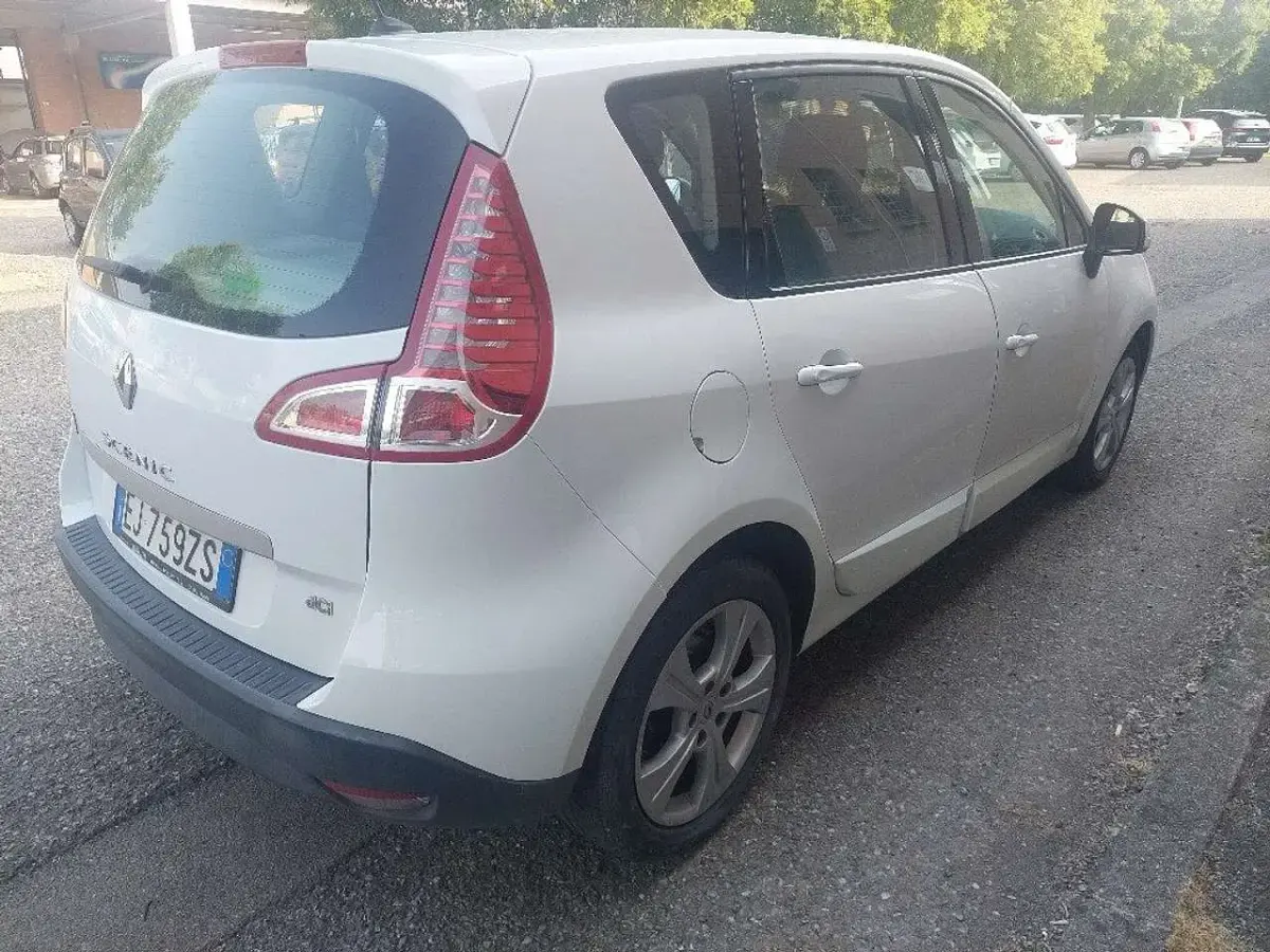 Usata Renault Scenic E-Tech Luxe 110 CV (80 kW) 2011 Bianco Monovolume