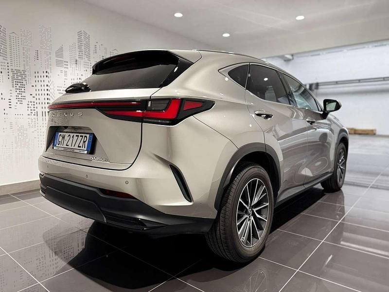 Usata Lexus NX350h 190 CV (139 kW) 2023 Sonic titanium SUV