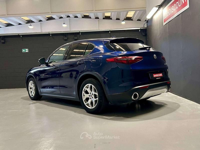 Usata Alfa Romeo Stelvio Business 160 CV (117 kW) 2021 Blu/azzurro SUV