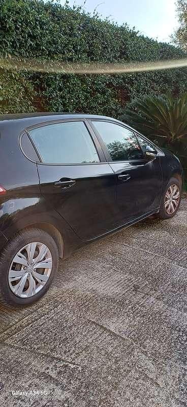 Gebraucht Peugeot 208 Active 82 PS (60 kW) 2013 Schwarz Kleinwagen