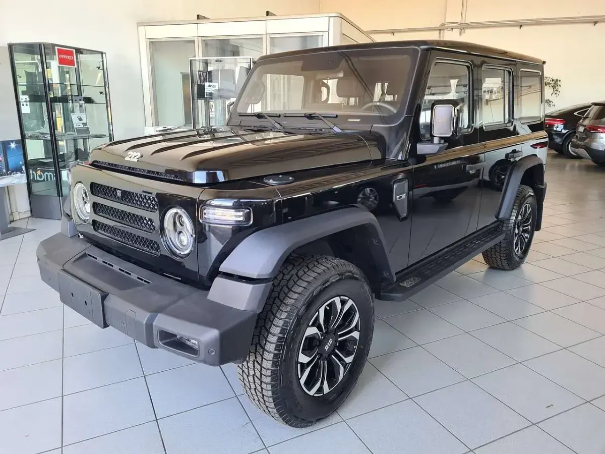Nuova EMC 212 166 CV (122 kW) 2026 Grigio SUV