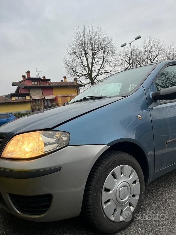 Usata Fiat Punto Feel 60 CV (44 kW) 2003 Blu Utilitaria