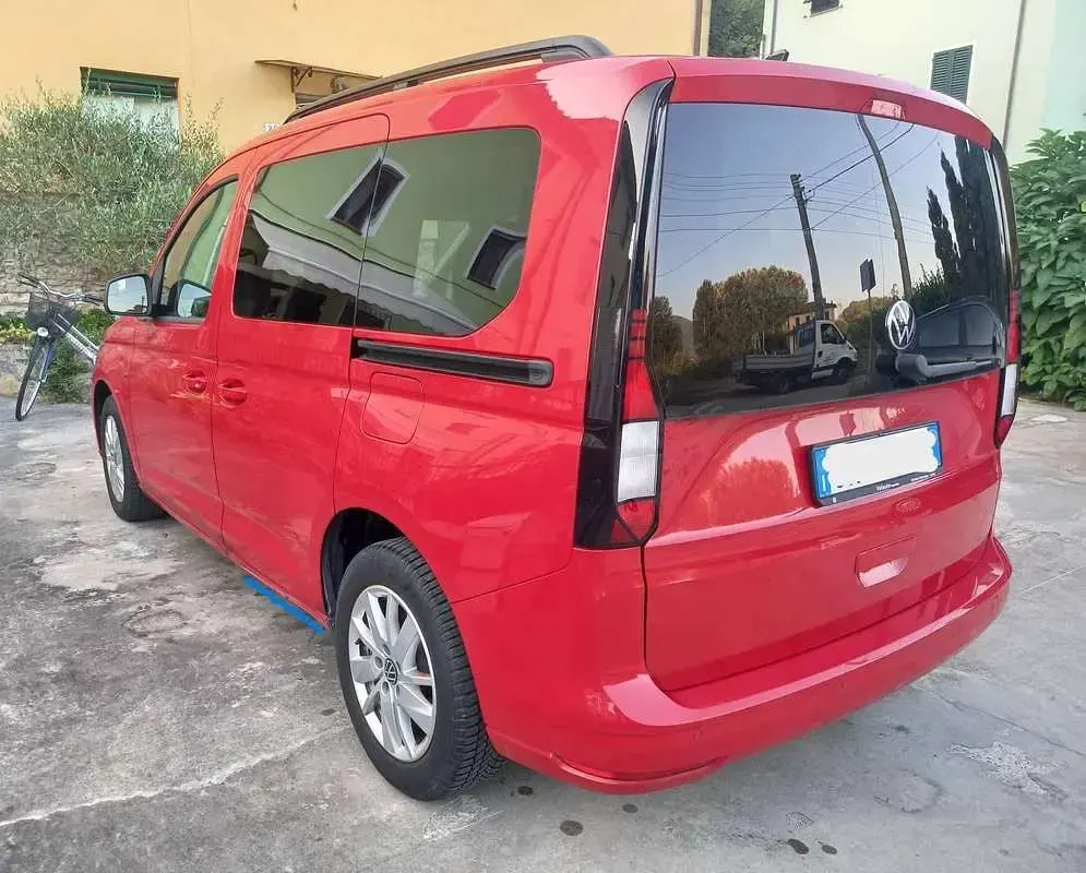 Usata VW Caddy Life 114 CV (83 kW) 2023 Rosso Monovolume