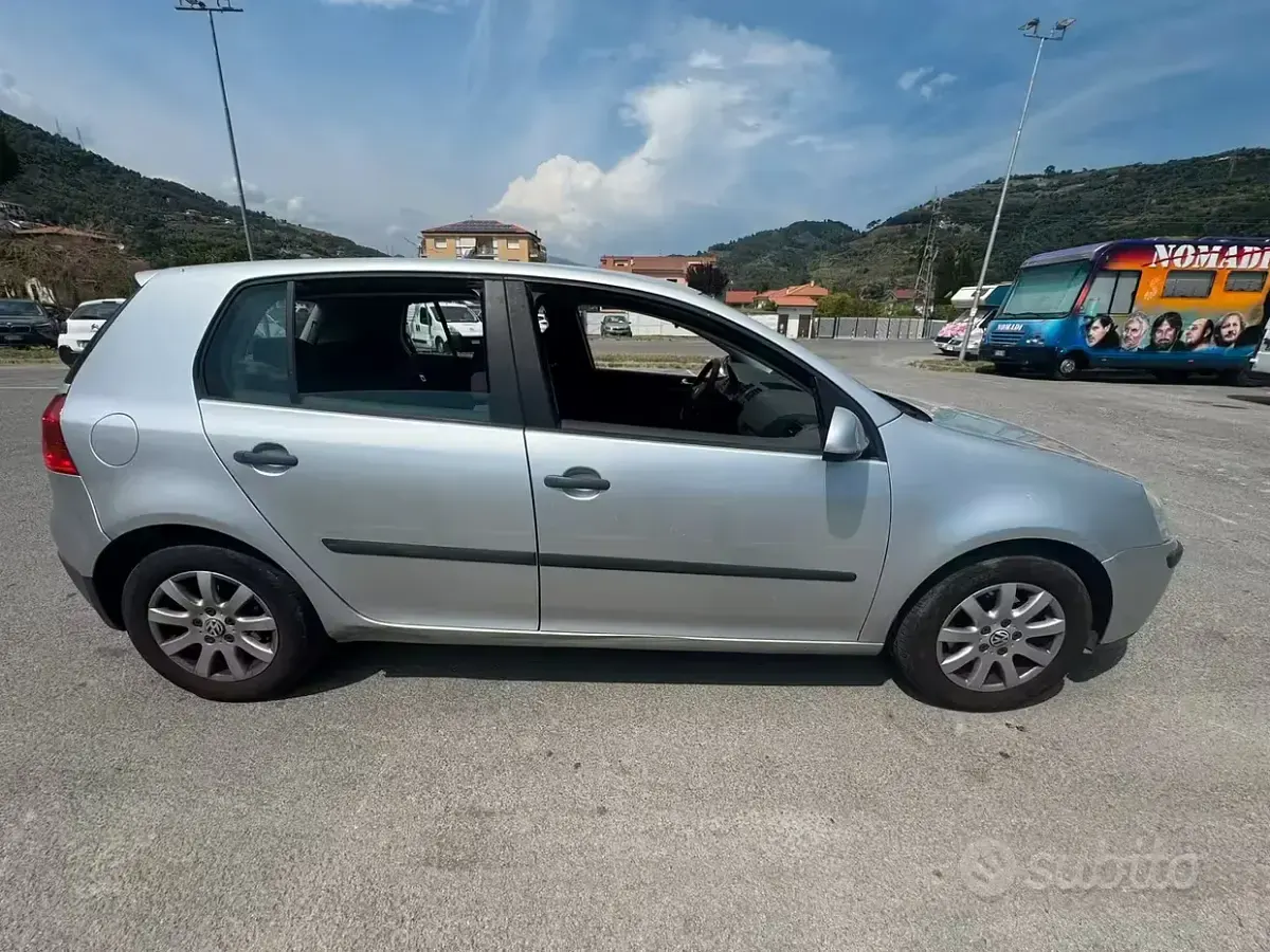 Usata VW Golf IV 105 CV (77 kW) 2004 Berlina