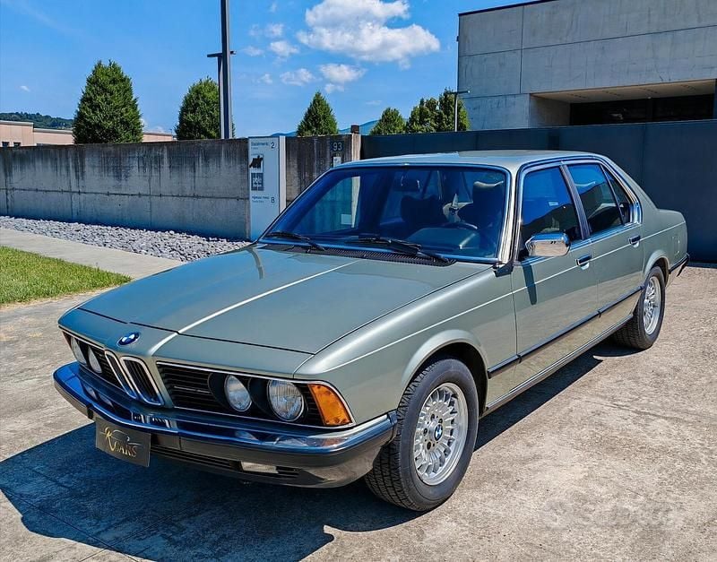 Begagnad BMW 745 252 HK (185 kW) 1982 Grön Sedan