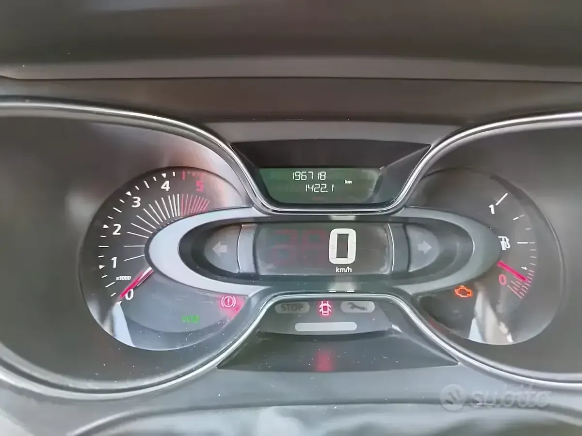 Usata Renault Captur 90 CV (66 kW) 2016 Grigio SUV