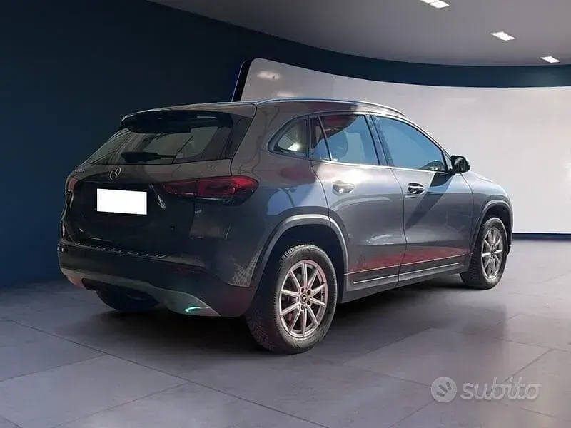 Begagnad Mercedes GLA180 Business 116 HK (85 kW) 2022 SUV