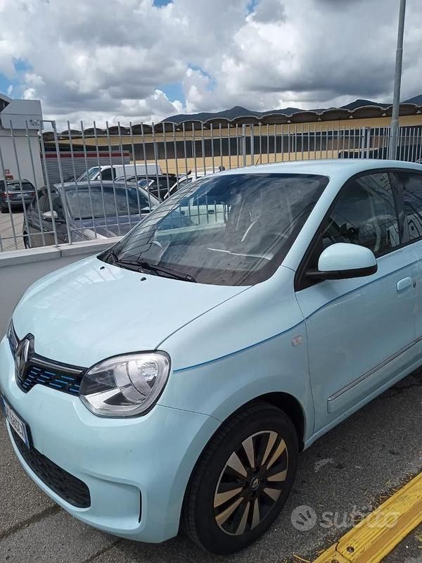 Usata Renault Twingo Intens 30 kW (42 CV) 2022 Blu/azzurro Utilitaria