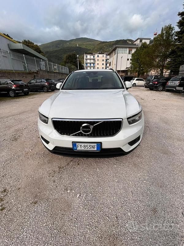 Usata Volvo XC40 Momentum 200 CV (147 kW) 2019 Bianco SUV