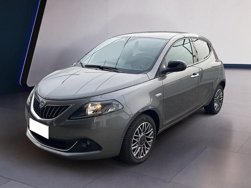 Usata Lancia Ypsilon Gold 70 CV (51 kW) 2022 Grigio Utilitaria