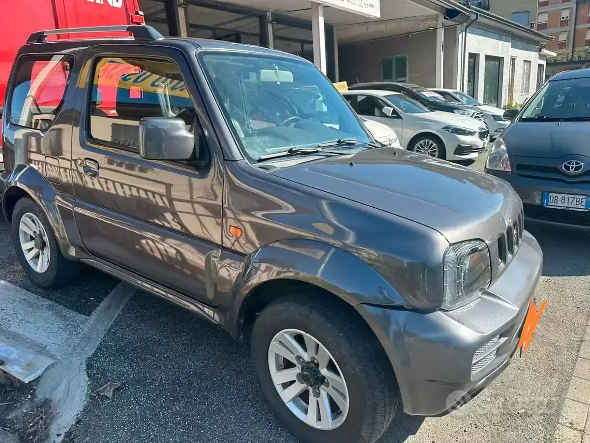 Usata Suzuki Jimny 86 CV (63 kW) 2012 Nero SUV